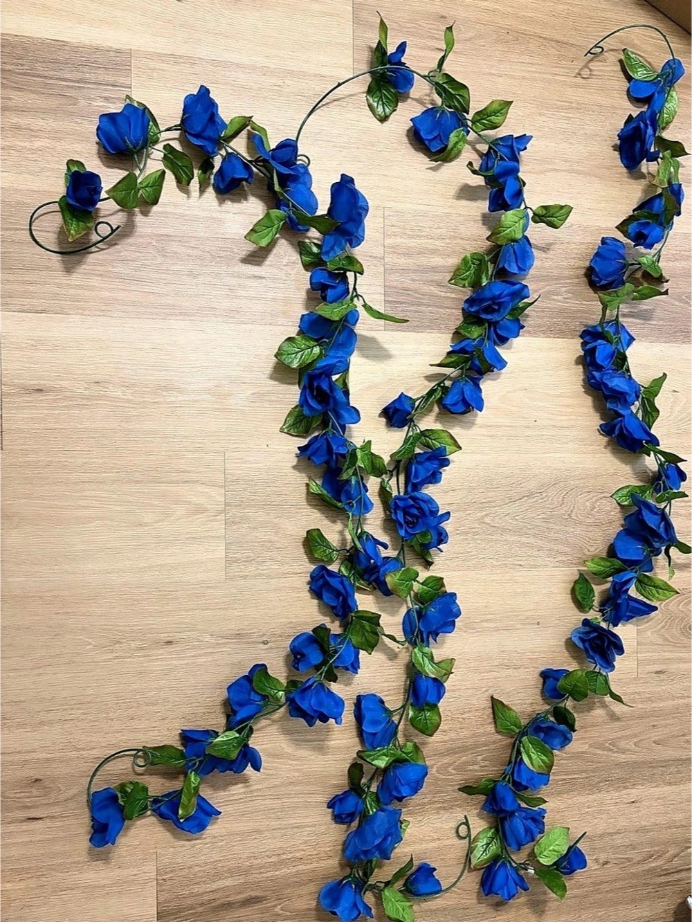 Blue Floral Garland Like New